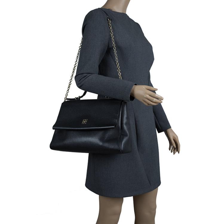 مملوكة مسبقًا Carolina Herrera Black Leather Minueto Flap Bag