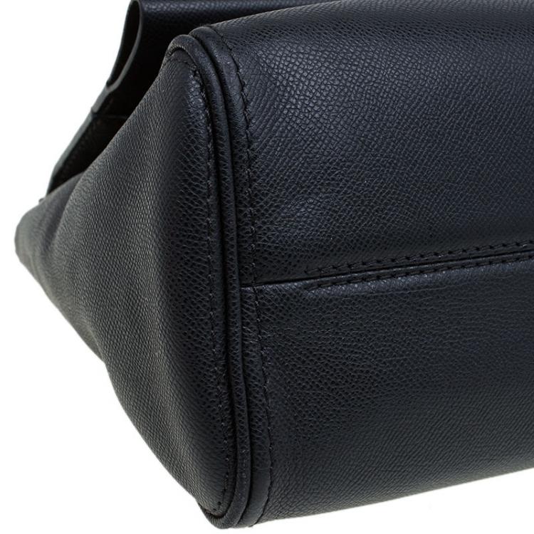 مملوكة مسبقًا Carolina Herrera Black Leather Minueto Flap Bag