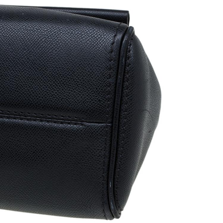 مملوكة مسبقًا Carolina Herrera Black Leather Minueto Flap Bag