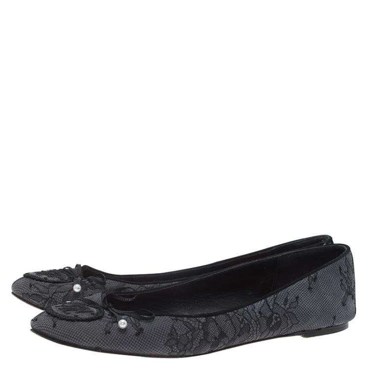 Pre Owned Carolina Herrera Grey Lace Ballet Flats Size 38