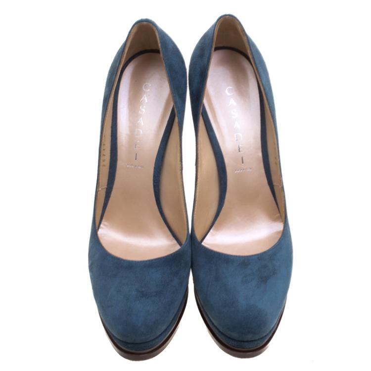 مملوكة مسبقًا Casadei Denim Blue Suede Platform Pumps Size 39