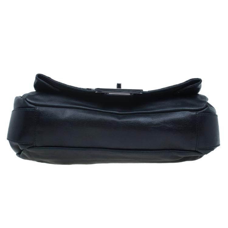 مملوكة مسبقًا Celine Black Soft Leather Snaps Top Handle Bag
