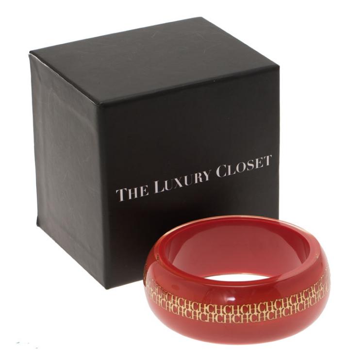 Pre Owned CH Carolina Herrera Red Resin Gold Tone Metal Wide Bangle 21cm