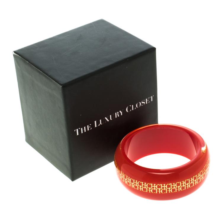 Pre Owned CH Carolina Herrera Red Resin Gold Tone Metal Wide Bangle Bracelet 20 cm
