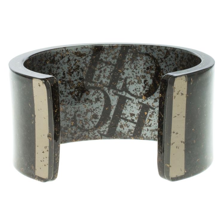 Pre Owned CH Carolina Herrera Gold Tone Inclusion Grey Resin Open Cuff Bracelet 21cm