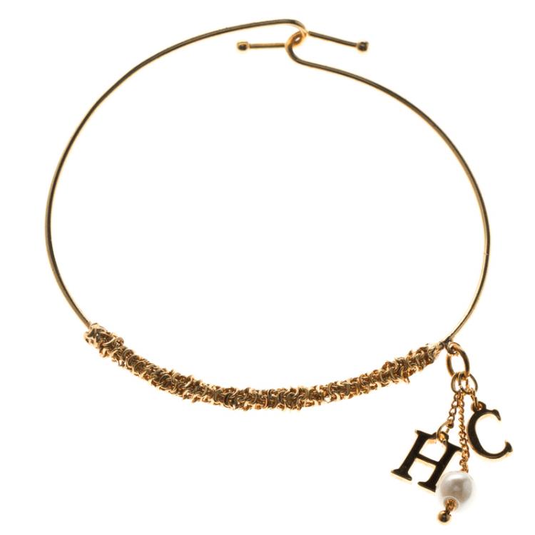 Pre Owned CH Carolina Herrera Logo and Faux Pearl Charm Gold Tone Bracelet 17cm