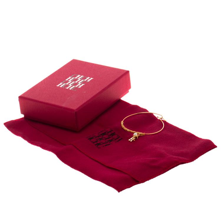 Pre Owned CH Carolina Herrera Logo and Faux Pearl Charm Gold Tone Bracelet 17cm