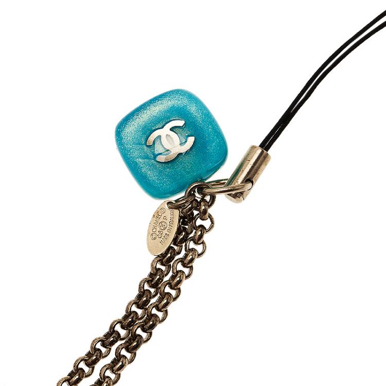مملوكة مسبقًا Chanel Blue CC Logo Phone Charm