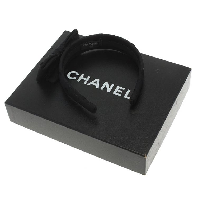 مملوكة مسبقًا Chanel CC Black Polka Dot Bow Headband