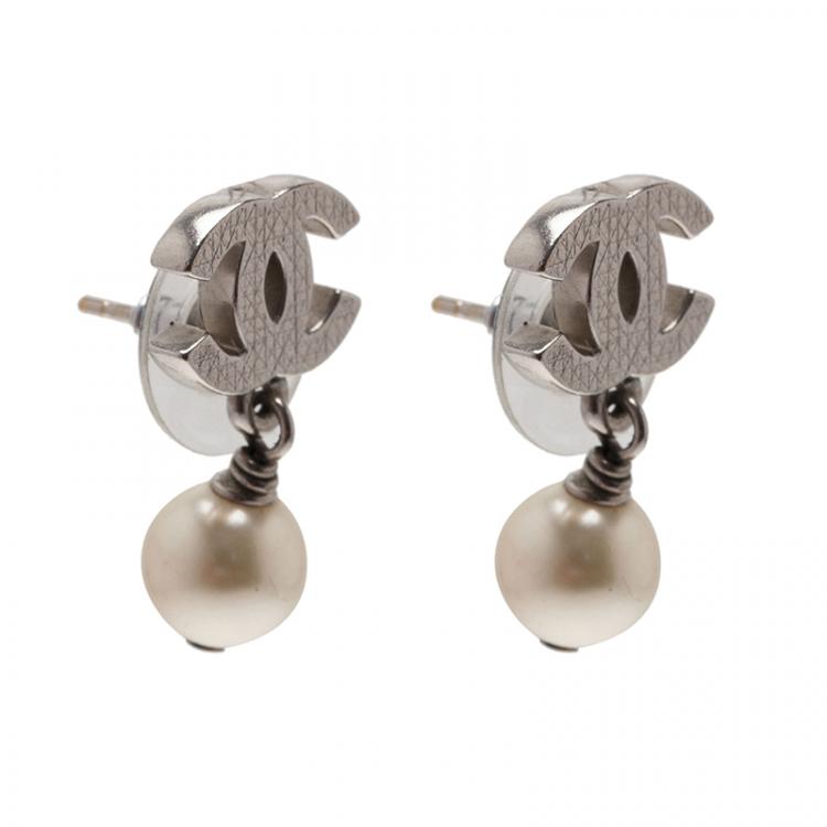 Chanel Pearl CC Dangle Earrings – eliterepeatny