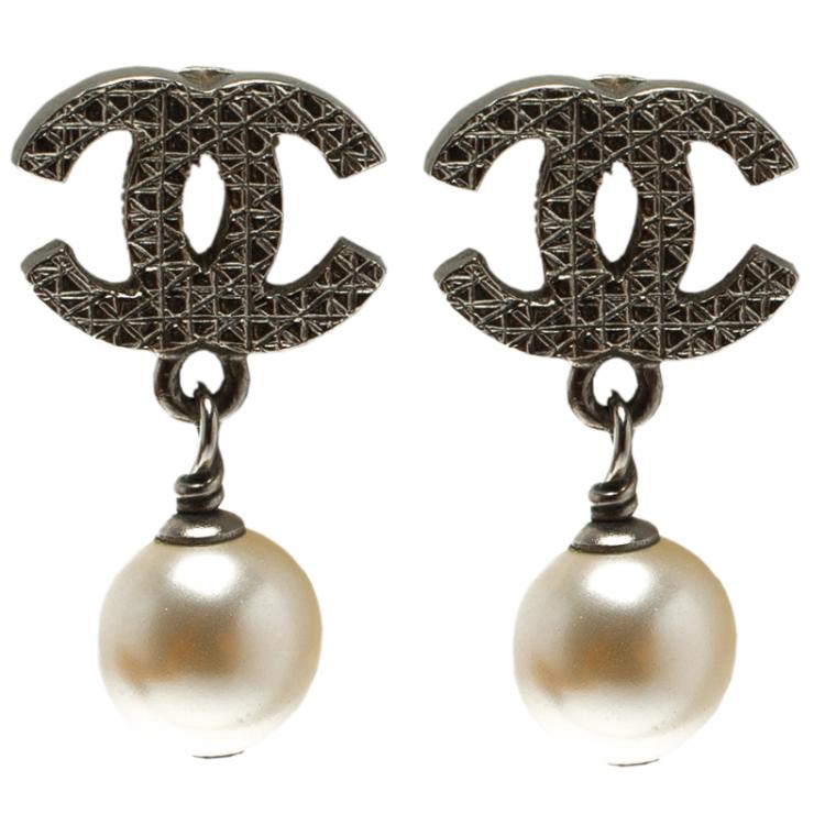 Chanel CC Medium Faux Pearl Silver Tone Drop Earrings Chanel | The Luxury  Closet