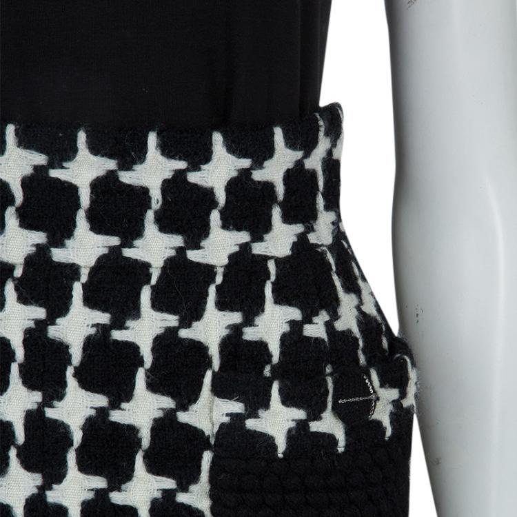 مملوكة مسبقًا Chanel Monochrome Cashmere High Waist Houndstooth Skirt S