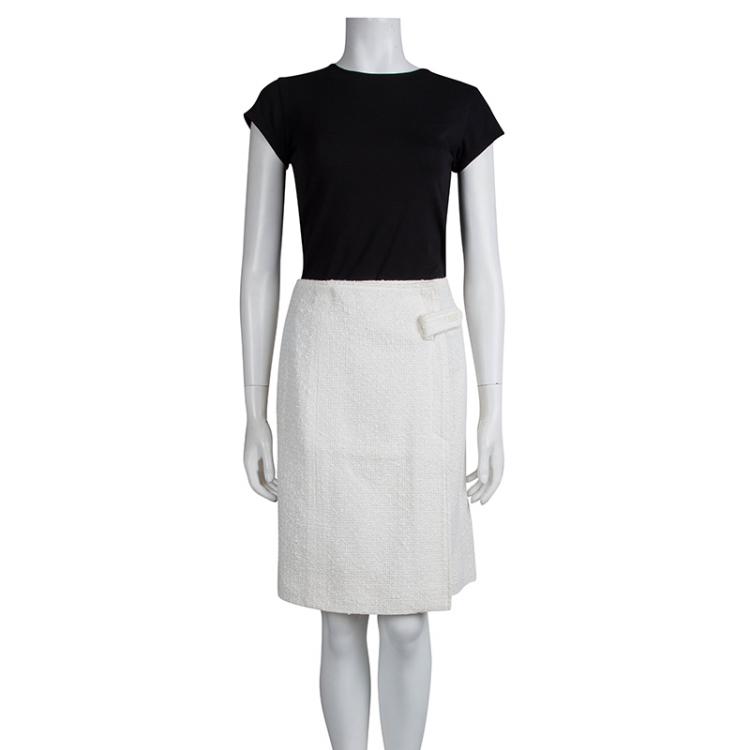 مملوكة مسبقًا Chanel Off- White Tweed Wrap Skirt M