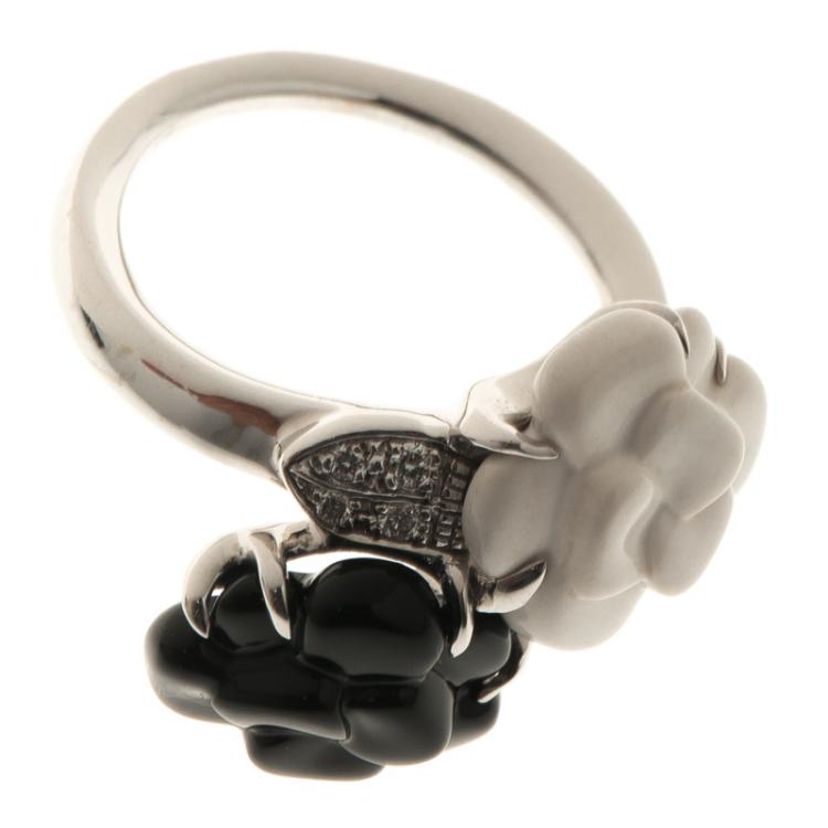 Pre Owned Chanel Camélia Onyx Agate Diamond Sculpté 18k White Gold Ring Size 53