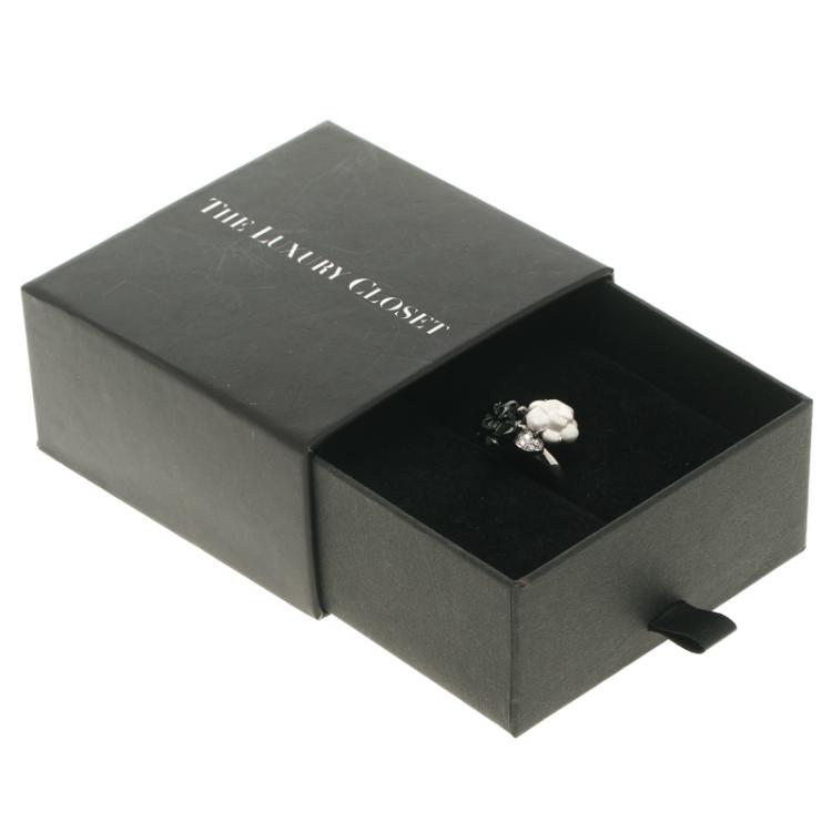 Pre Owned Chanel Camélia Onyx Agate Diamond Sculpté 18k White Gold Ring Size 53