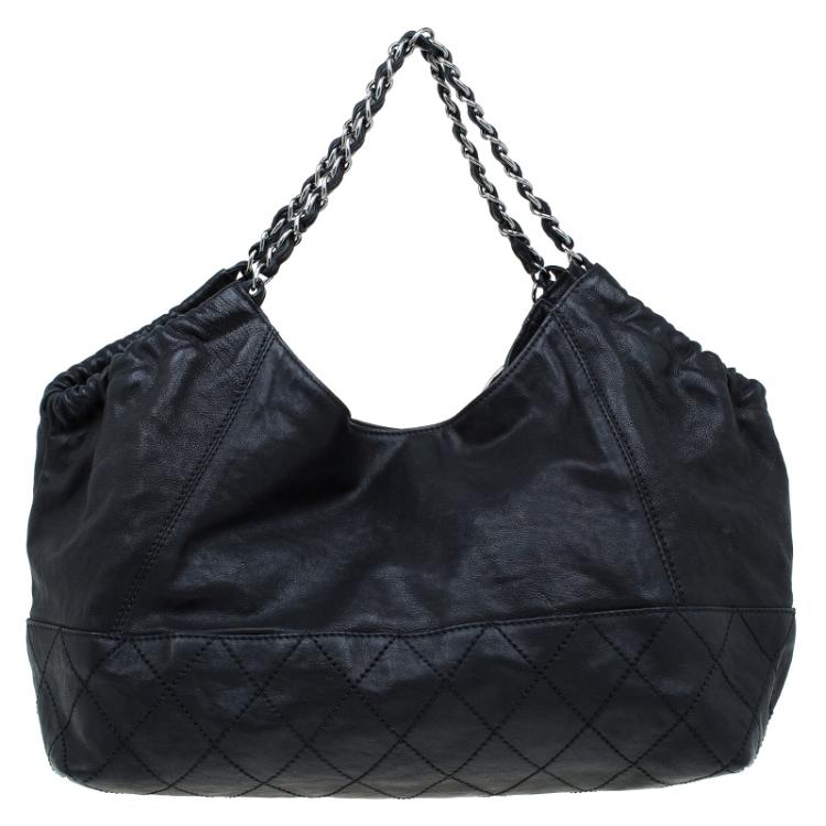 Pre Owned Chanel Black Quilted Leather CC Charm Hobo
