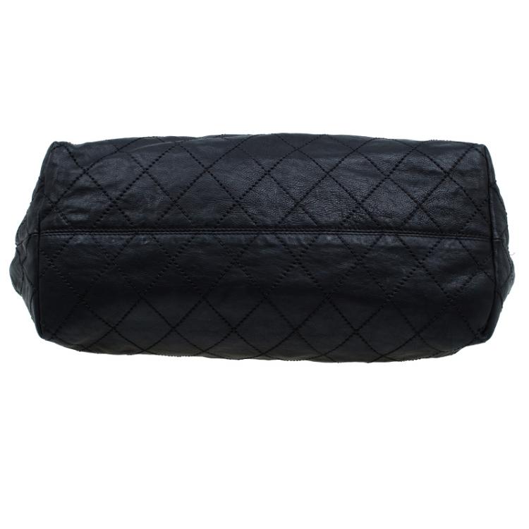 Pre Owned Chanel Black Quilted Leather CC Charm Hobo