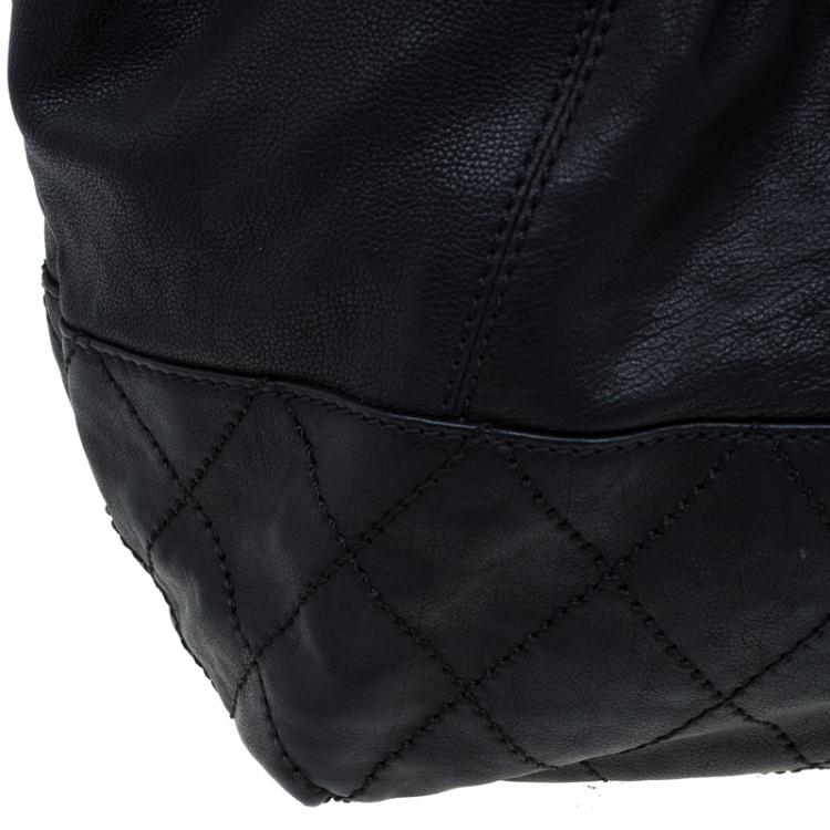 Pre Owned Chanel Black Quilted Leather CC Charm Hobo