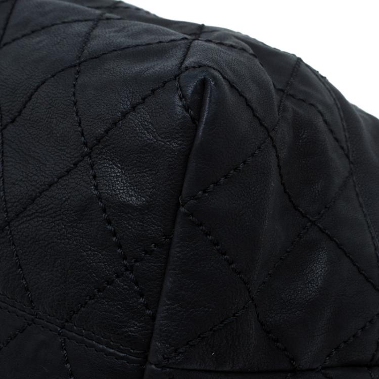 Pre Owned Chanel Black Quilted Leather CC Charm Hobo