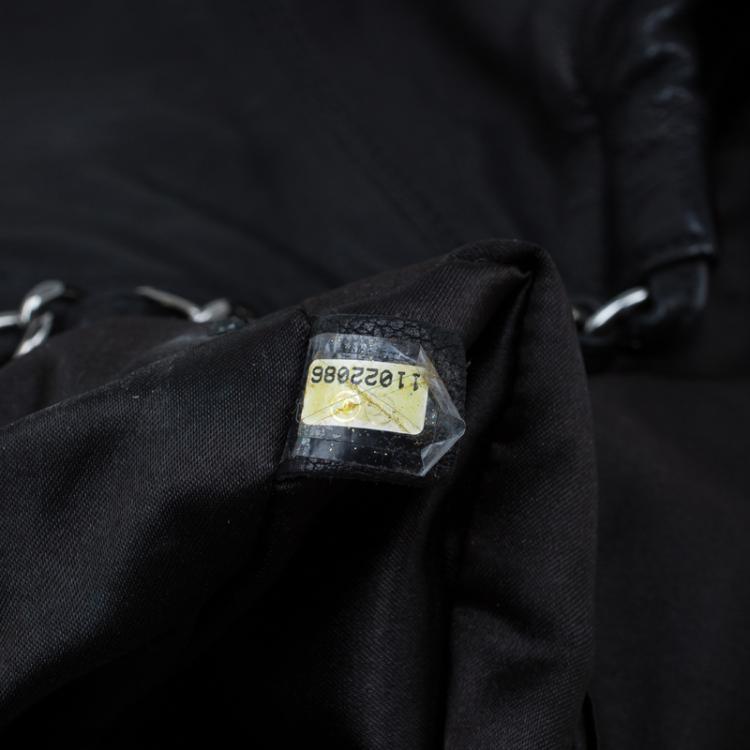 Pre Owned Chanel Black Quilted Leather CC Charm Hobo