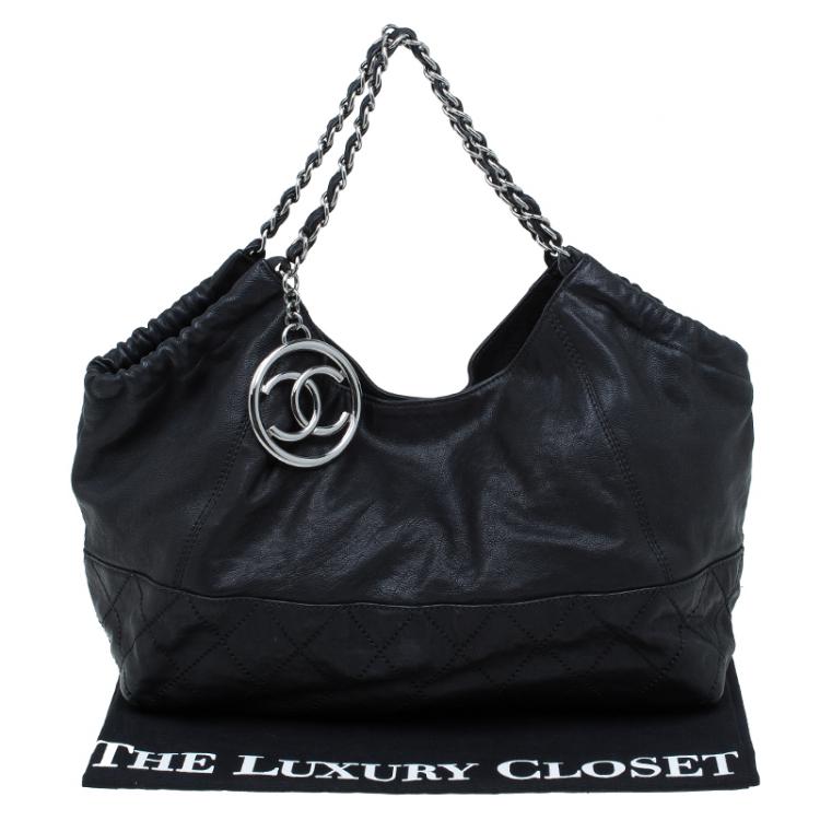 Pre Owned Chanel Black Quilted Leather CC Charm Hobo