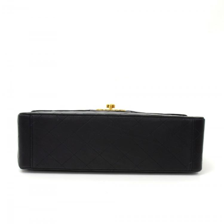 مملوكة مسبقًا Chanel Black Quilted Leather Maxi Jumbo XL Vintage Classic Flap Bag