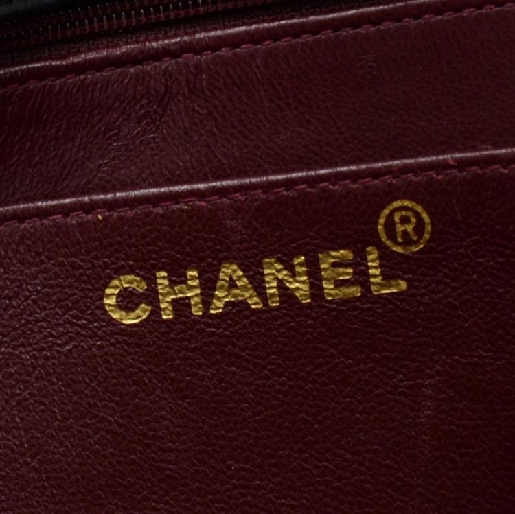 مملوكة مسبقًا Chanel Black Quilted Leather Maxi Jumbo XL Vintage Classic Flap Bag
