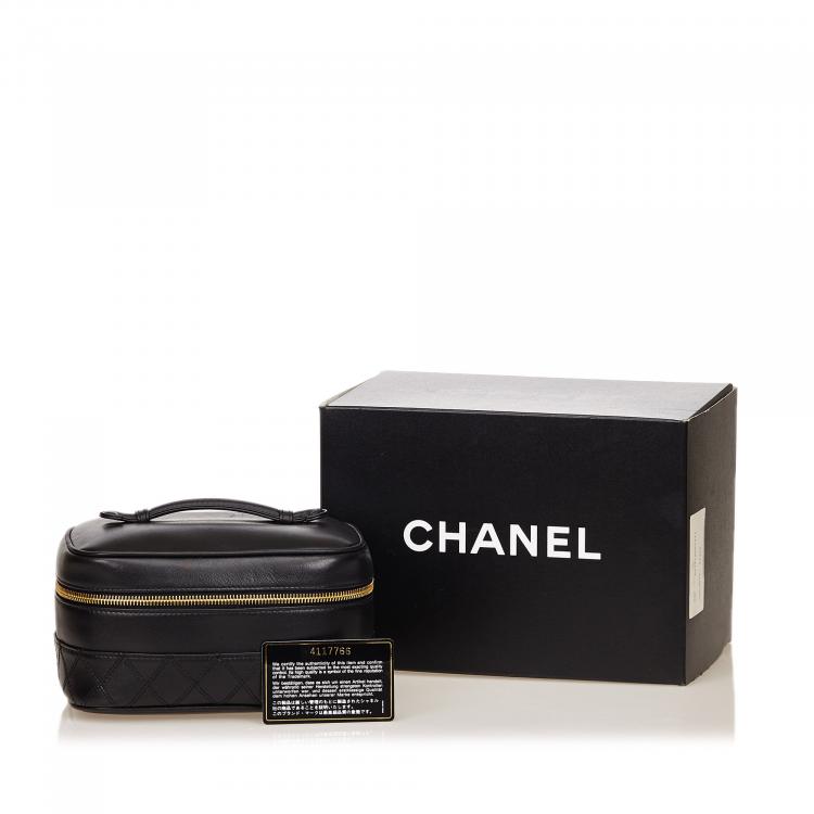 Pre Owned Chanel Black Quilted Lambskin Vanity Case