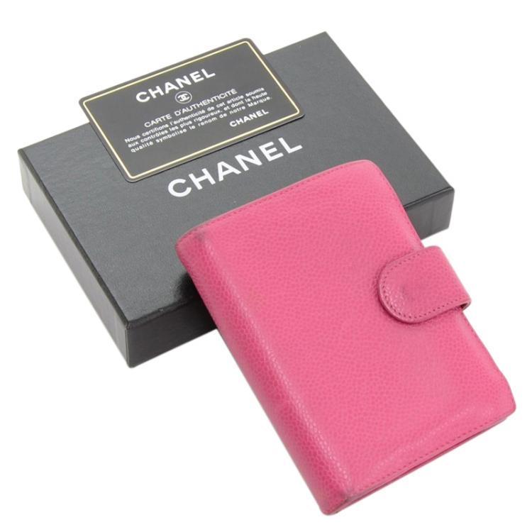 مملوكة مسبقًا Chanel Pink Caviar Leather Bi-fold Wallet
