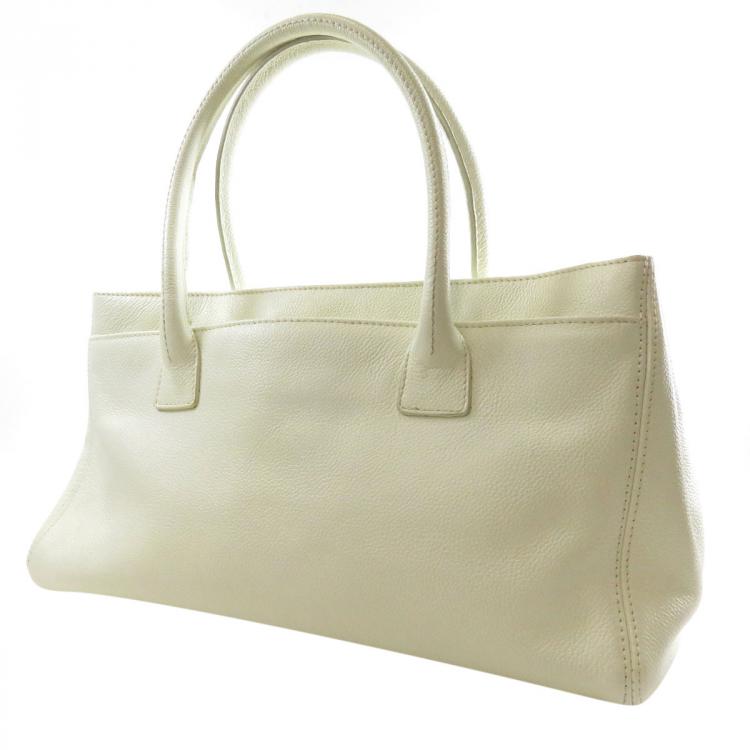 Pre Owned Chanel White Leather Reissue Cerf Shopping Tote