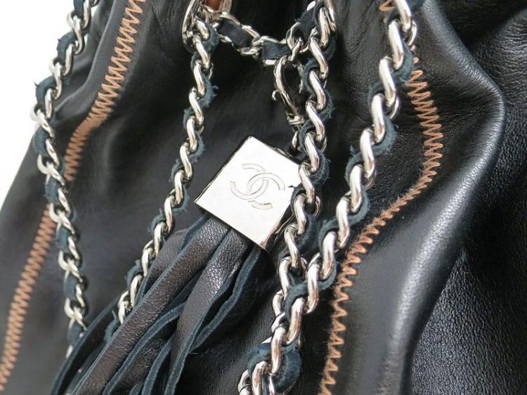 Pre Owned Chanel Black Lambskin Leather Drawstring Hobo