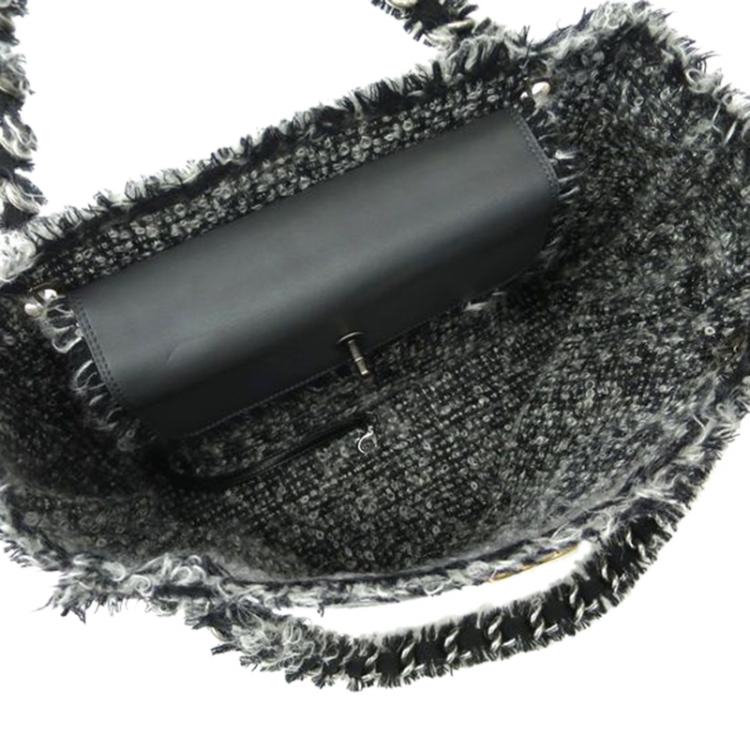 Pre Owned Chanel Grey Quilted Leather/Tweed Shopper Tote