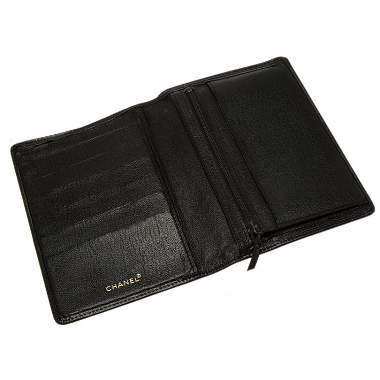 مملوكة مسبقًا Chanel Black Leather CC Bi-Fold L-Yen Wallet
