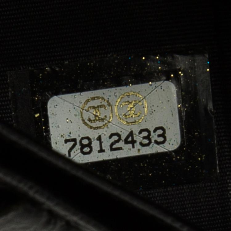 مملوكة مسبقًا Chanel Black Leather CC Bi-Fold L-Yen Wallet
