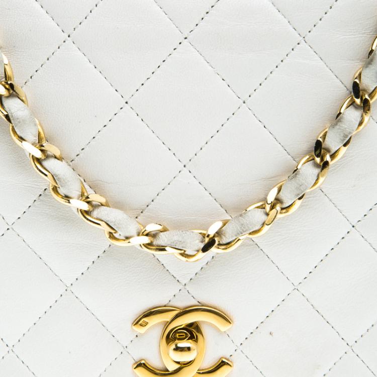 Pre Owned Chanel White Quilted Leather Vintage Full Flap Bag