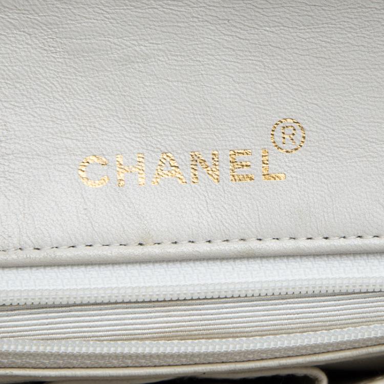 Pre Owned Chanel White Quilted Leather Vintage Full Flap Bag