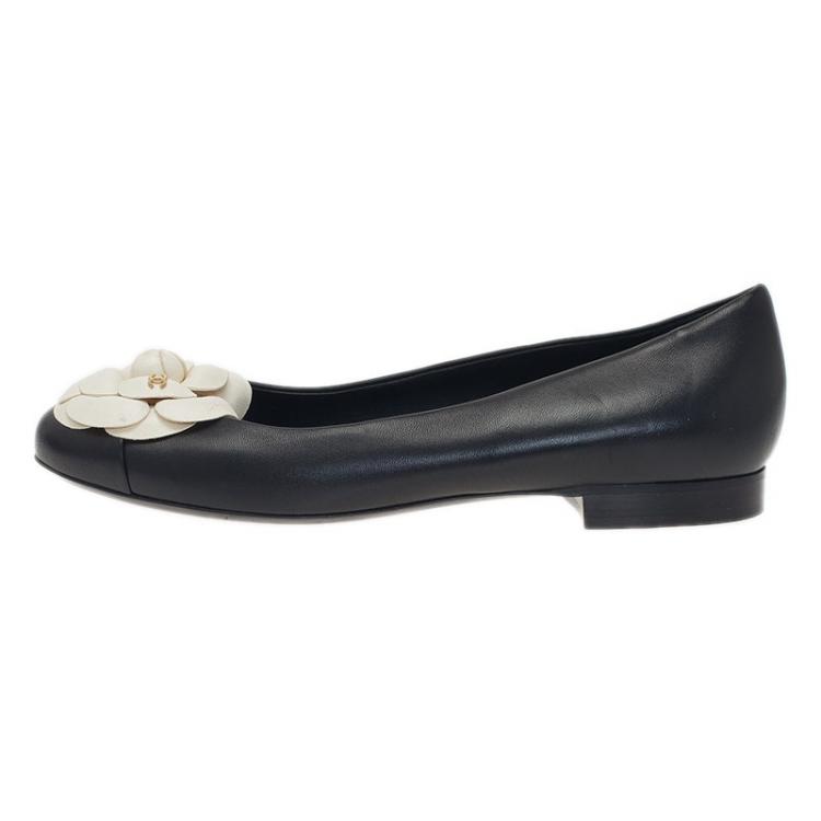 Chanel Black and White Leather Camelia Flower Ballet Flats Size 38 Chanel