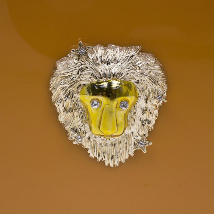 مملوكة مسبقًا Charlotte Olympia Beige Zodiac Pandora Leo Clutch