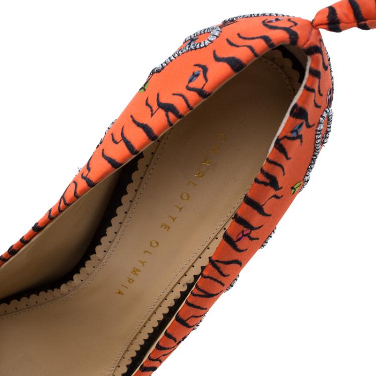 Pre Owned Charlotte Olympia Orange Embellished Satin Tiger Tiger Pumps Size 39.5