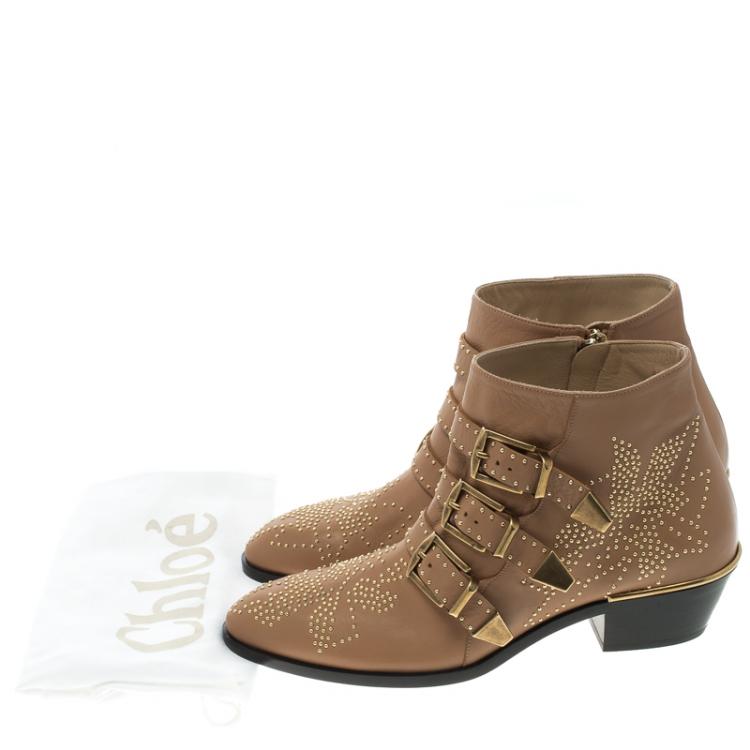 مملوكة مسبقًا Chloe Beige Studded Leather Suzanna Ankle Boots Size 38