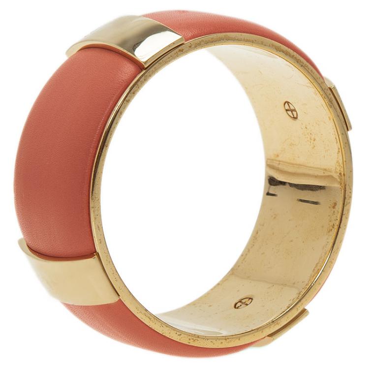 مملوكة مسبقًا Chloe Pink Leather Gold Tone Bangle Bracelet