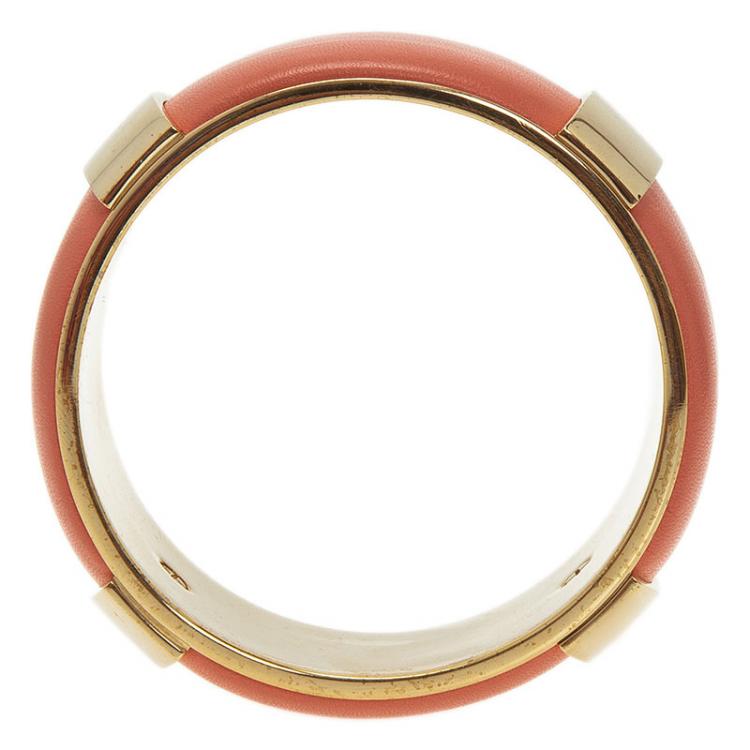 مملوكة مسبقًا Chloe Pink Leather Gold Tone Bangle Bracelet