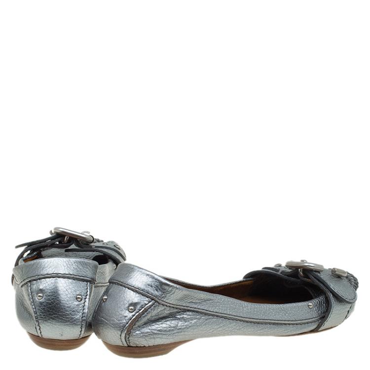 Pre Owned Chloe Metallic Silver Leather Buckle Detail Moccasins Size 38.5