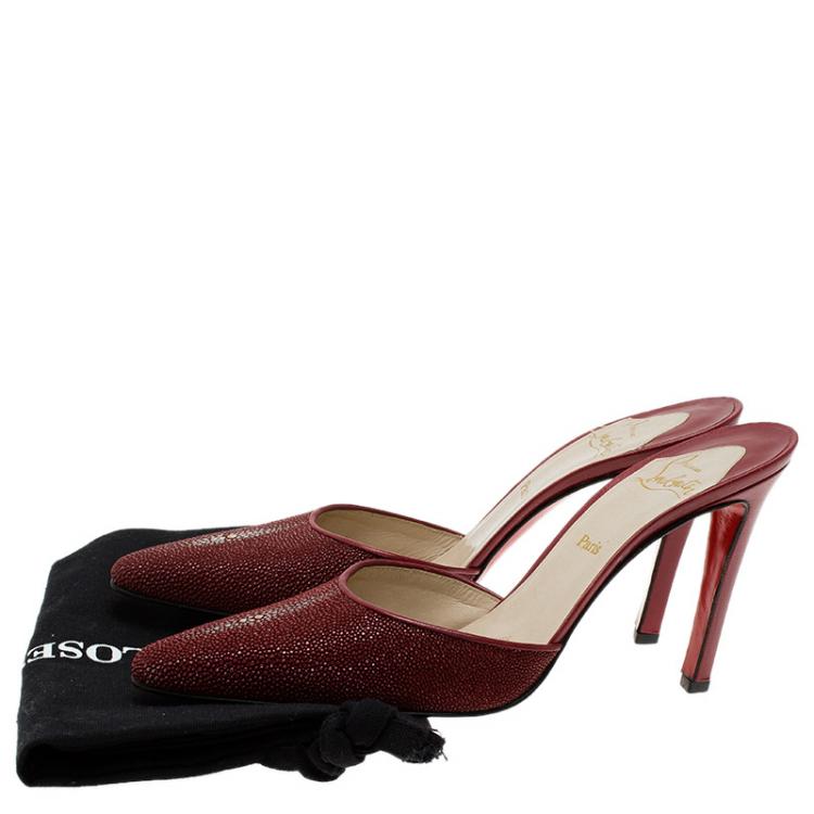 مملوكة مسبقًا Christian Louboutin Red Sting Ray Mules Size 38