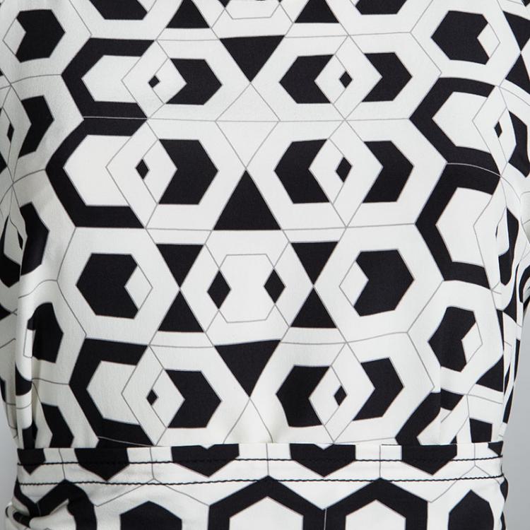 Pre Owned Diane Von Furstenberg Monochrome Printed Silk Belted Eribec Shift Dress M