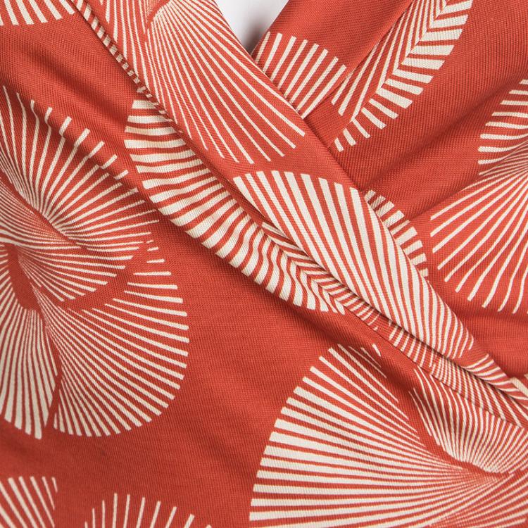 مملوكة مسبقًا Diane Von Furstenberg Red Printed Silk Fariba Wrap Dress S
