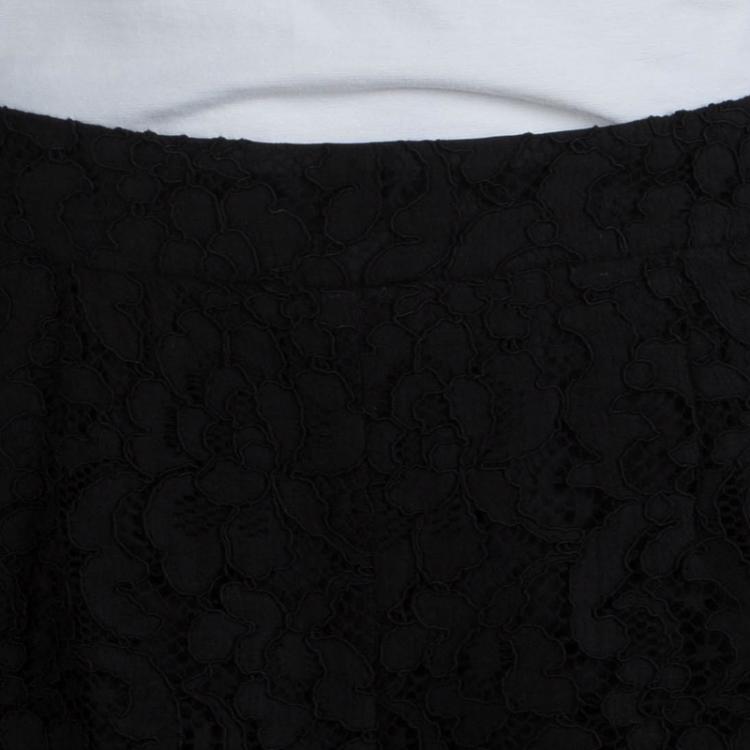 Pre Owned Dolce and Gabbana Black Lace Shorts M 
