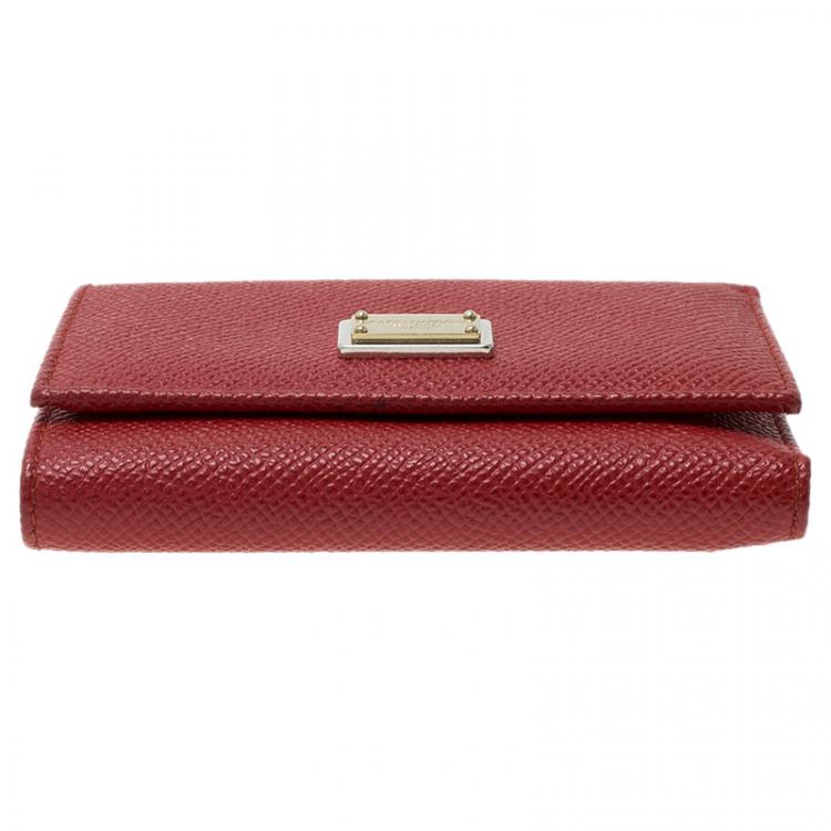 مملوكة مسبقًا Dolce and Gabbana Red Leather Dauphine Flap Compact Wallet