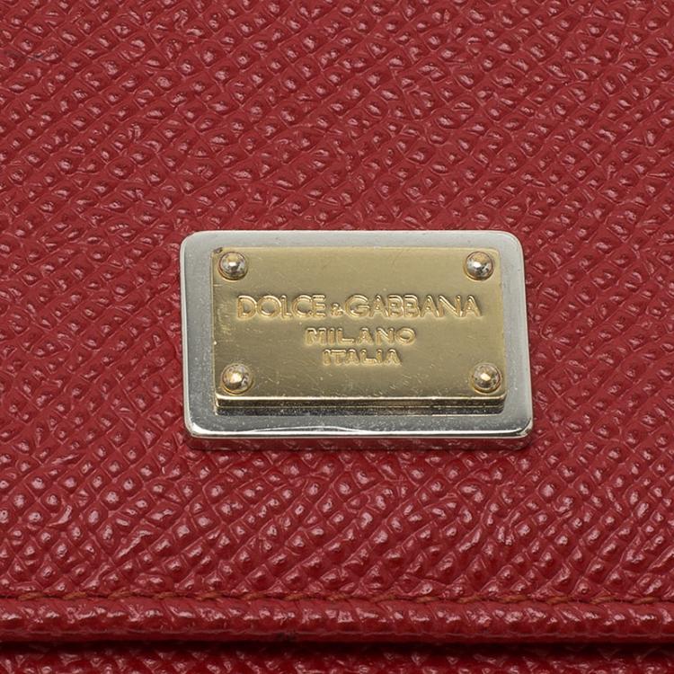 مملوكة مسبقًا Dolce and Gabbana Red Leather Dauphine Flap Compact Wallet
