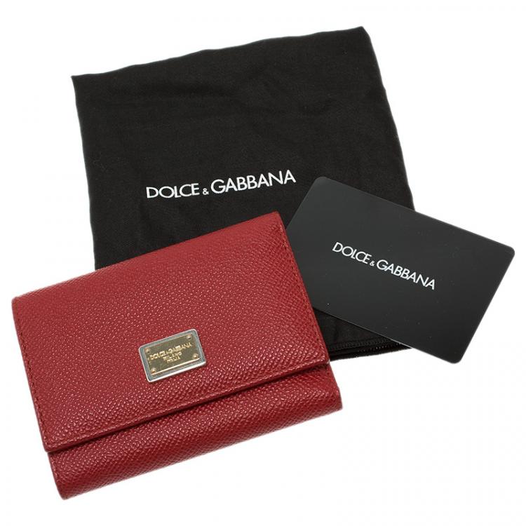 مملوكة مسبقًا Dolce and Gabbana Red Leather Dauphine Flap Compact Wallet